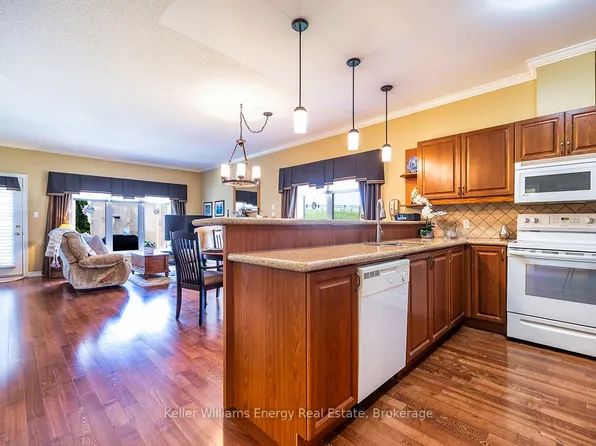 8 Hinkley Trl, Clarington, ON L1B 1P4