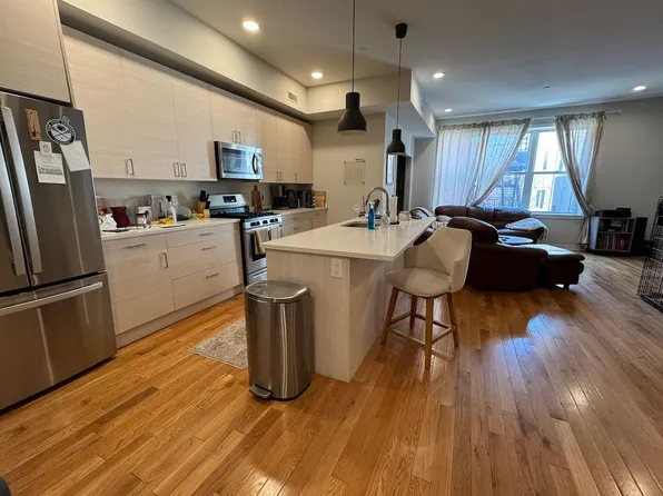 604 S 9th St #202, Philadelphia, PA 19147