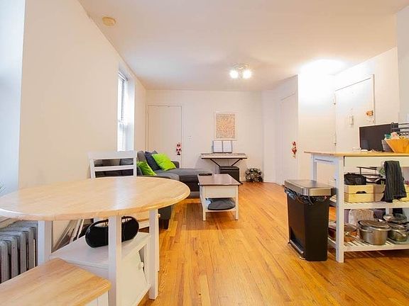 2nd image of 310 W 95th St APT 4B