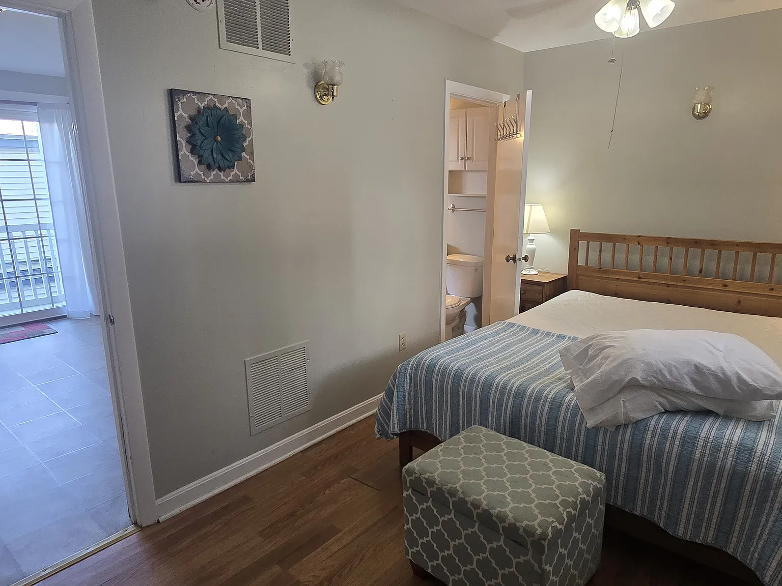 1 bed, 352 sqft, $1,600 — Photo 4