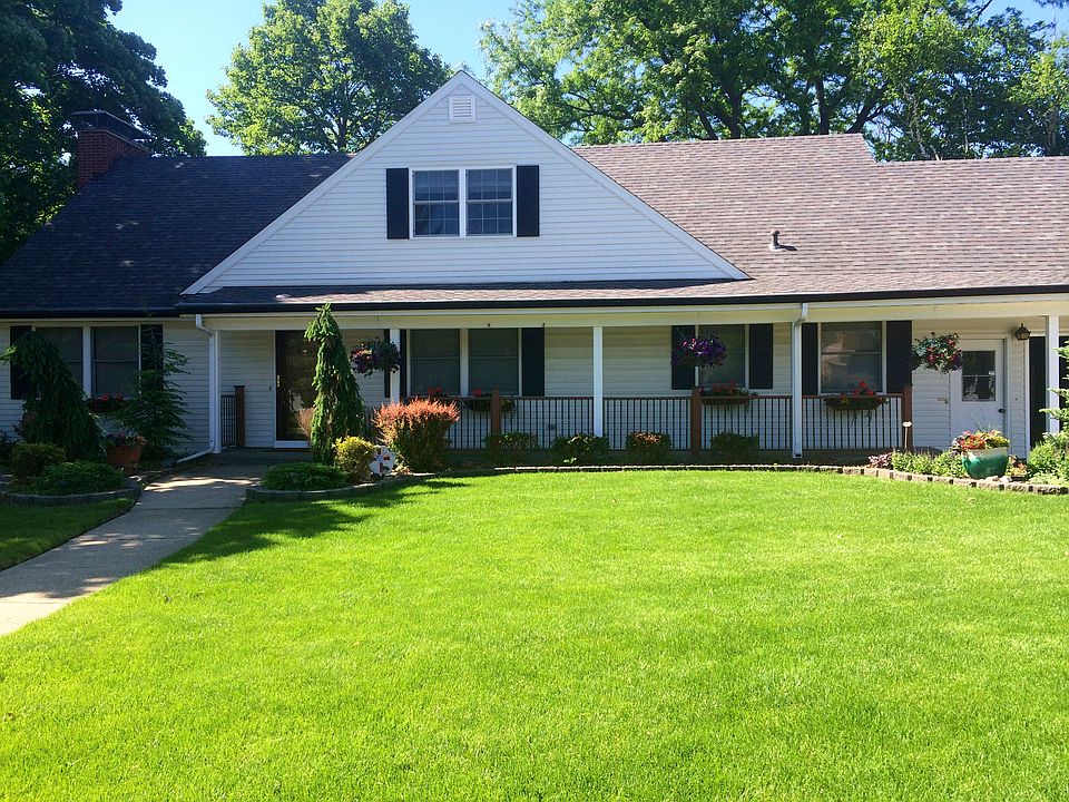 1st image of 2218 Hillcrest Dr