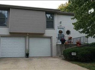 1037 SW Amhurst Ct, Topeka, KS 66604