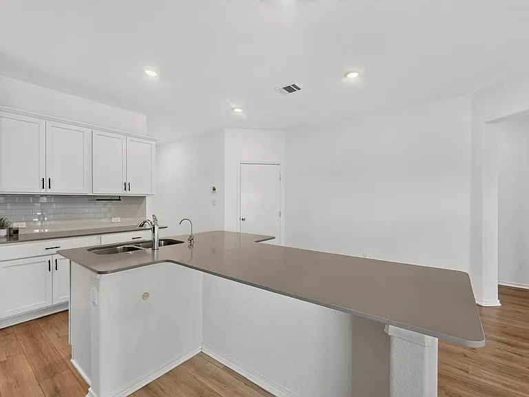 941 Legends Ln — Photo 11