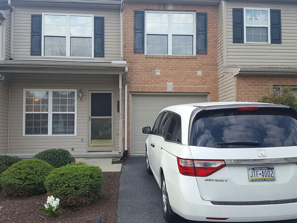 one car garage and entrance patio