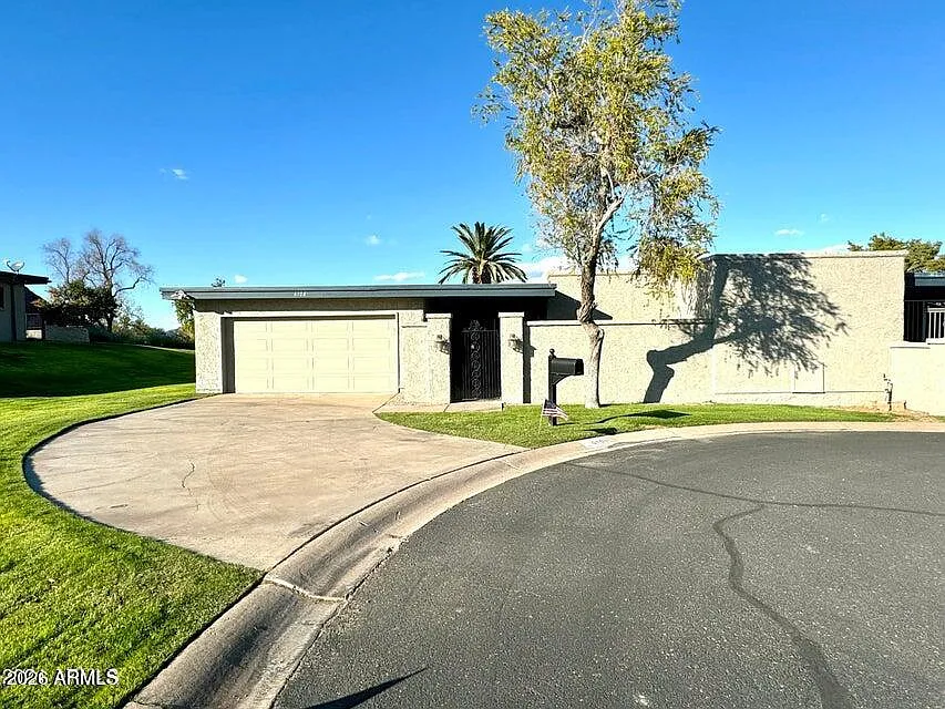 3 bed, 2.0 bath, 1960 sqft, $2,799 — Photo 1