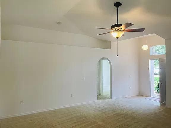 5th image of 274 King Arthur Ct