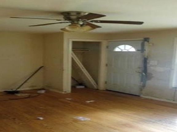 4th image of 2225 S Kenneth Ave