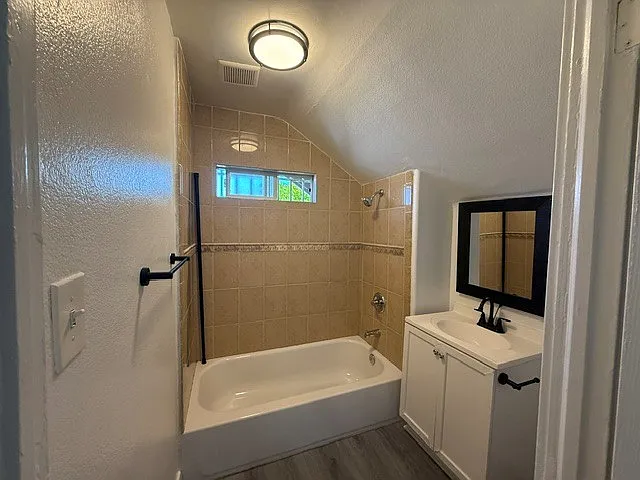 4163 1/2 S Budlong Ave — Photo 9