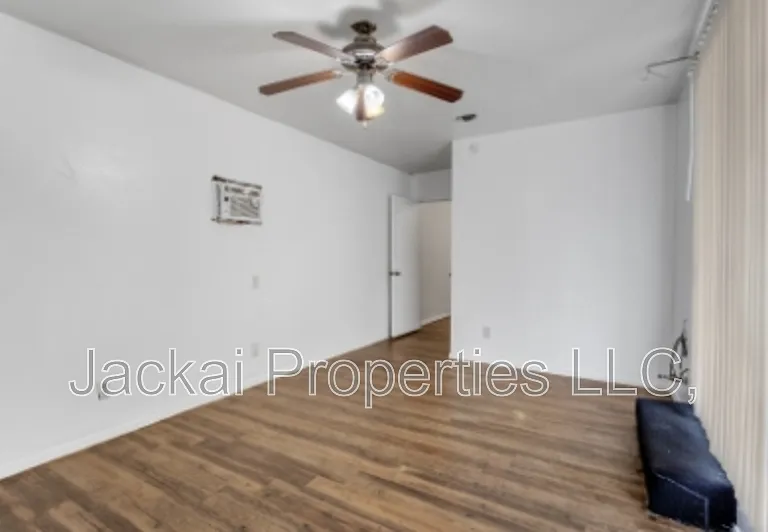 814 E Centennial St — Photo 18