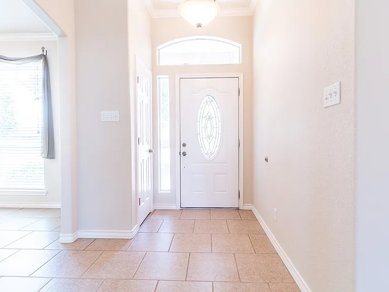 4906 Quartz Ln — Photo 2