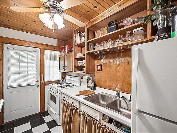 5th image of 4000 University Ave APT 5
