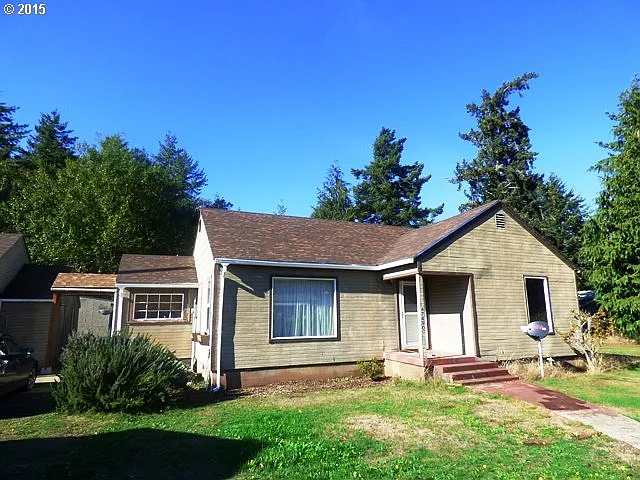 47490 Highway 101 photo 1