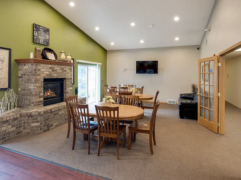 Platinum Valley Apartments — Photo 15