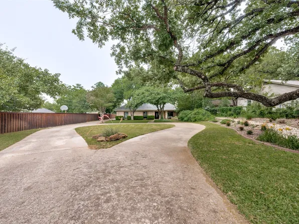 9004 Martin Dr, North Richland Hills, TX 76182