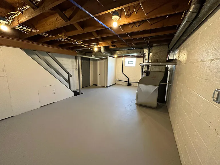 111 Knox St — Photo 15
