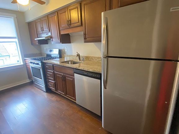 2nd image of 2318 Jane St #2321