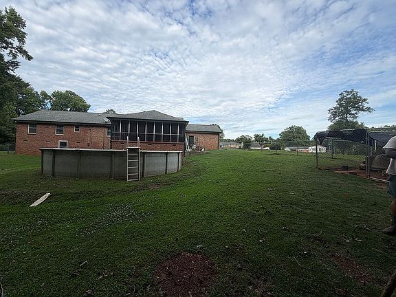 3rd image of 142 Hunstanton Dr