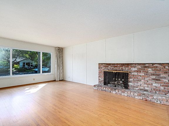 4th image of 2445 Melbrook Way