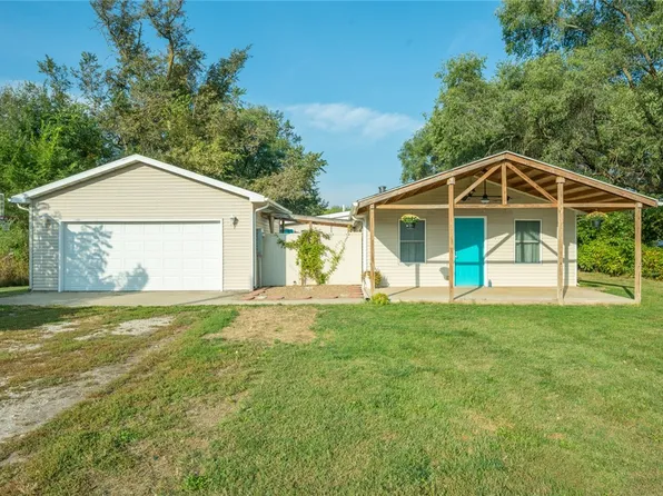 7688 NW 86th St, Johnston, IA 50131