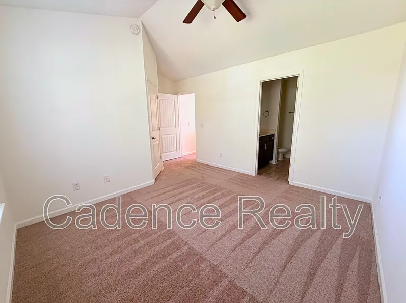 2 bed, 2.5 bath, $1,650 — Photo 4
