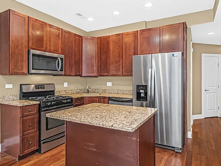 2048 W Hood Ave #3B — Photo 3