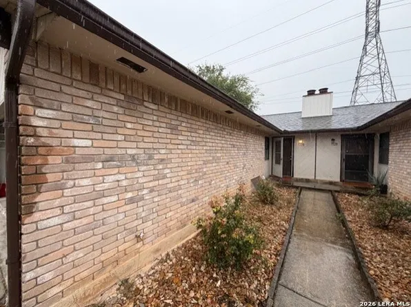 7130 Rimwood St, Live Oak, TX 78233
