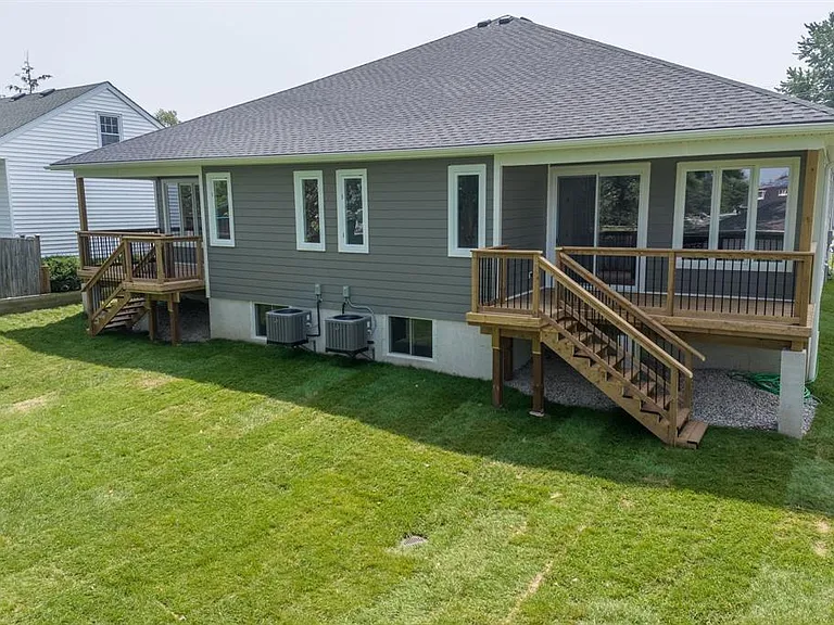 397 Victoria St — Photo 31