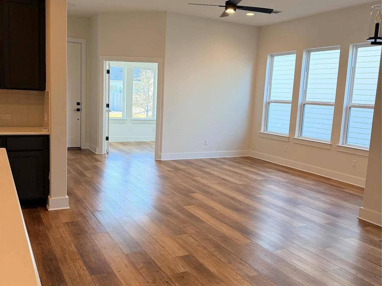 3 bed, 2.5 bath, 1982 sqft, $2,700 — Photo 2