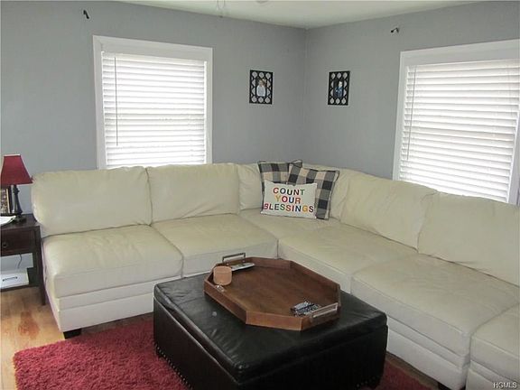 4th image of 34 Julie Ln