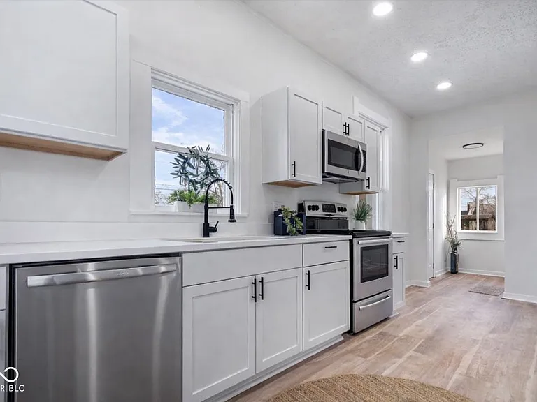 1741 S State Ave — Photo 14