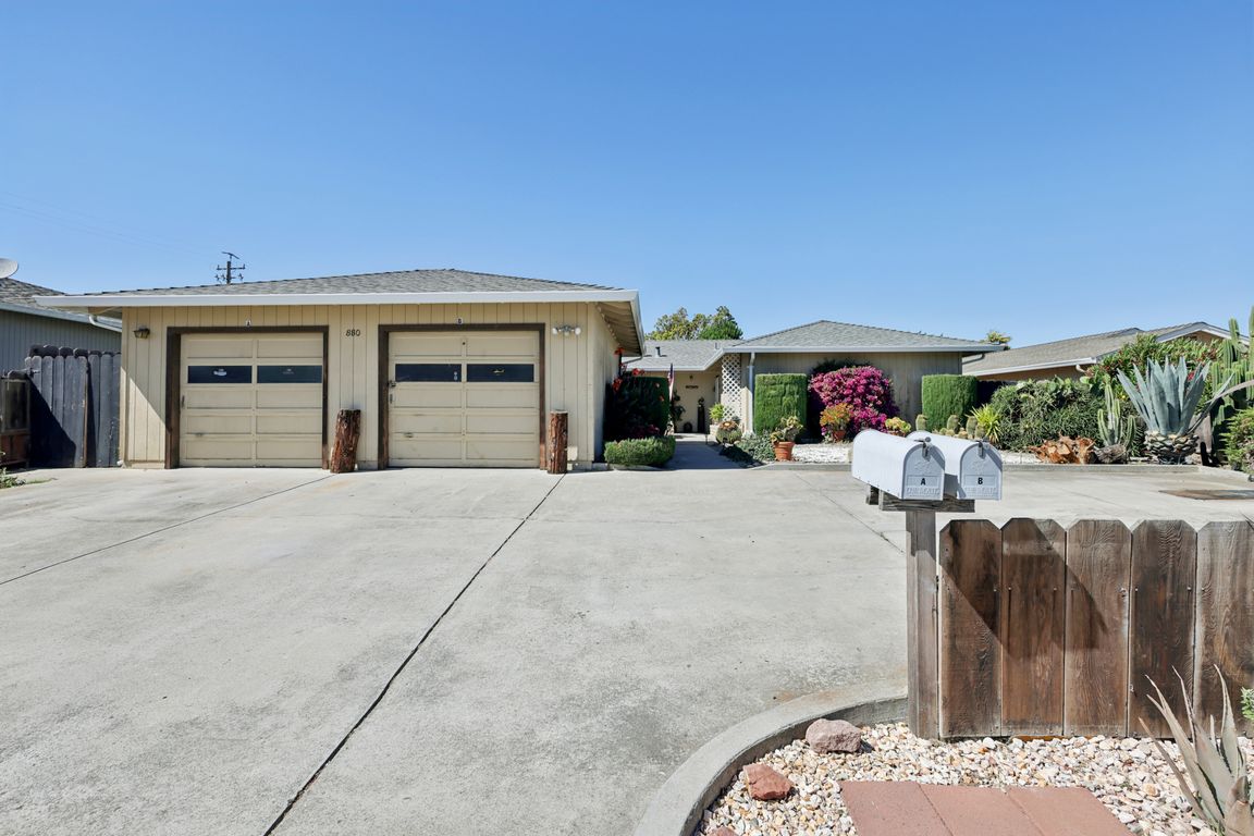 Apricot Ln-S0608-001.jpg