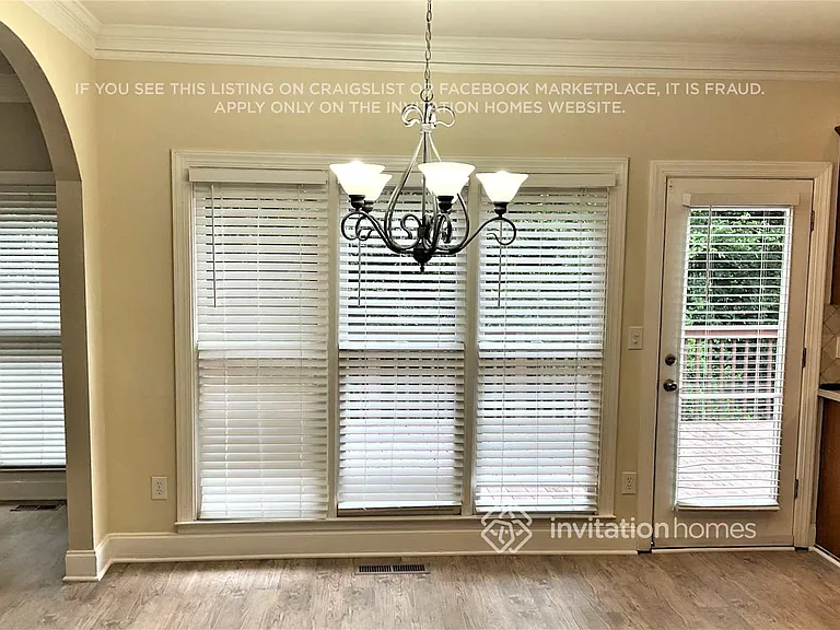 660 Brittany Manor Ln — Photo 7