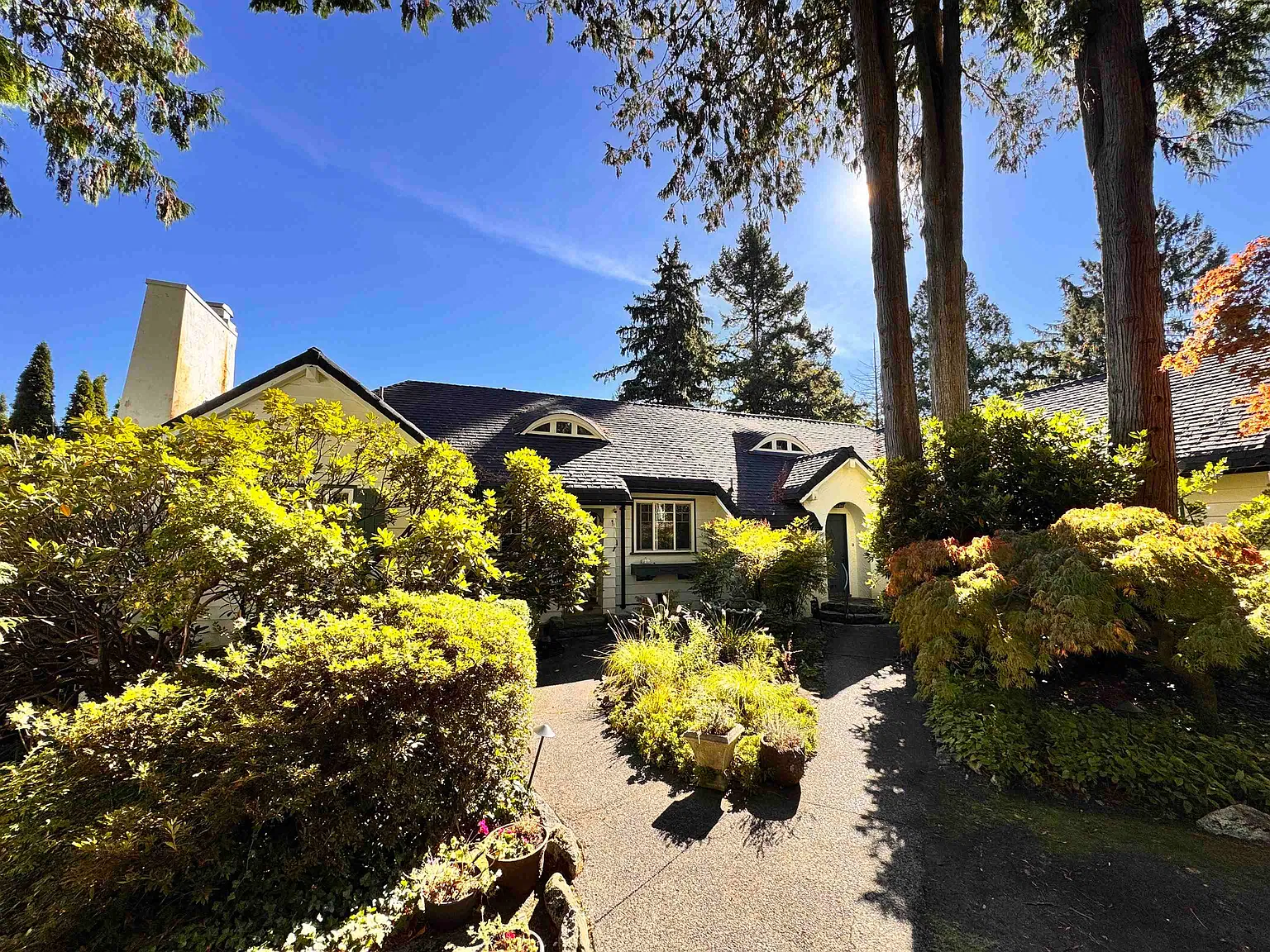 4 bed, 4000 sqft, $13,000 — Photo 1