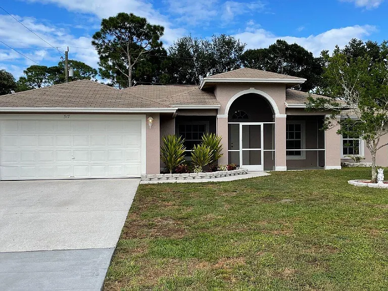 517 SW Paar Dr — Photo 1