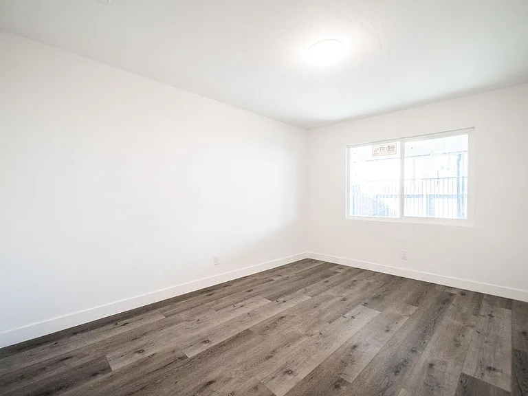 1011 San Julian St #203 — Photo 21