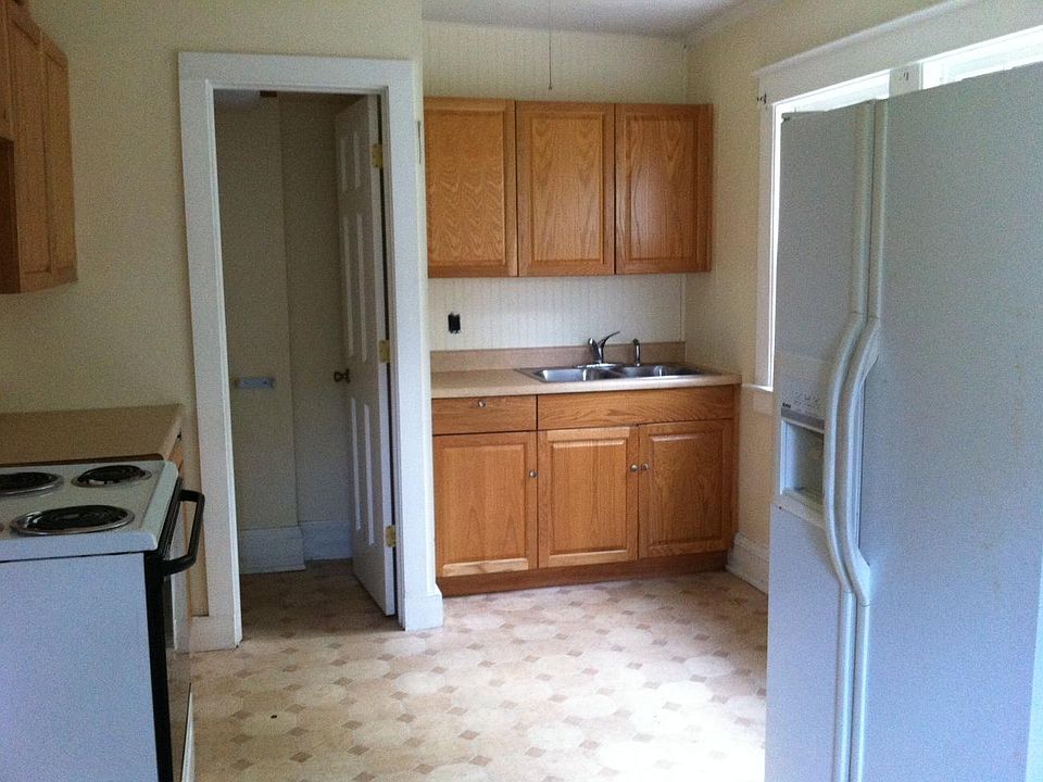 2nd image of 107 Putnam St