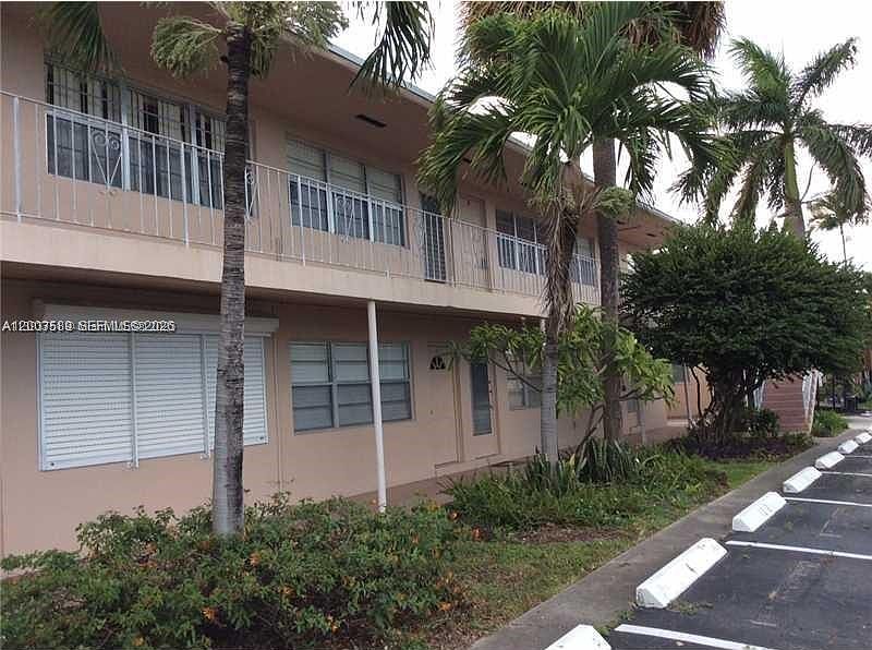 1st image of 230 SW 11th Ave APT 14