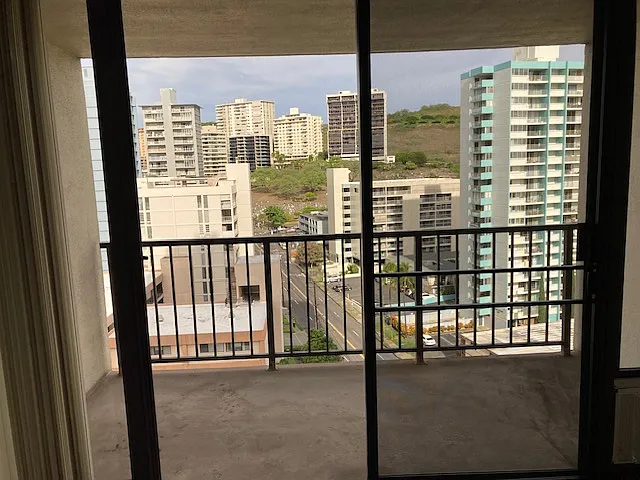 Studio, 375 sqft, $1,595 — Photo 3