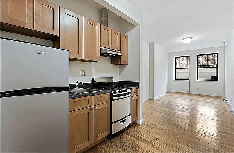 2nd image of 109 E 2nd St #D32