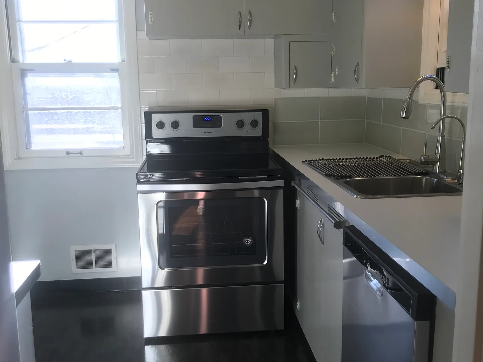 2 bed, 1000 sqft, $2,300 — Photo 2