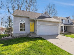 309 Mill Pond Dr, Fenton, MI 48430