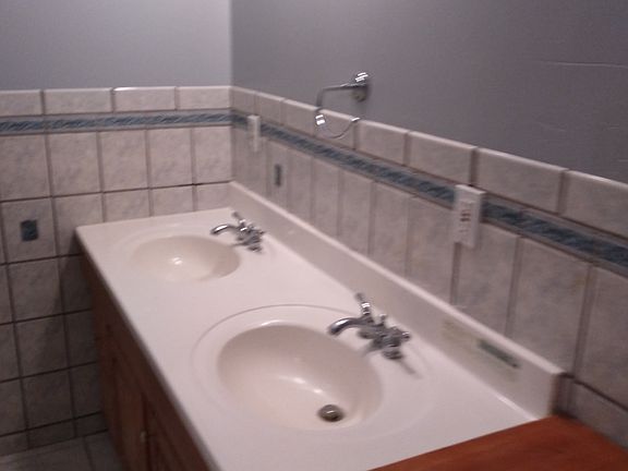 5th image of 3211 N 38th St