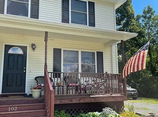 102 Mountain View Ct, Matamoras, PA 18336