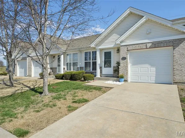 12195 McKelvey Place Dr, Bridgeton, MO 63044