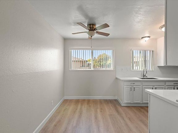 3rd image of 925 Pomeroy Ave #9