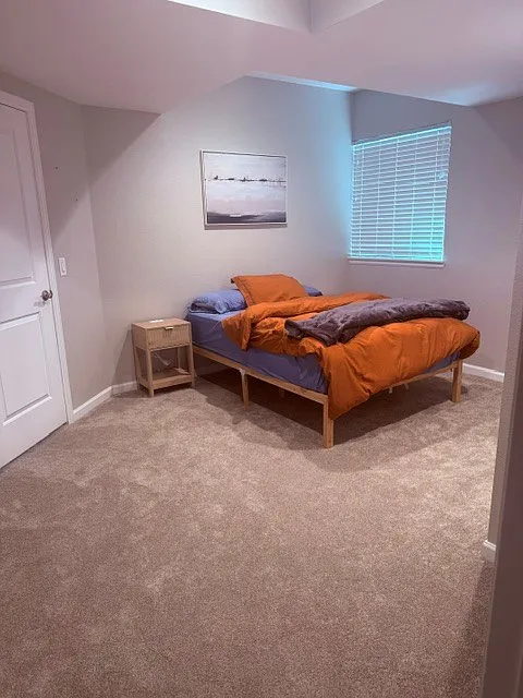 5 bed, 3400 sqft, $1,400 — Photo 1