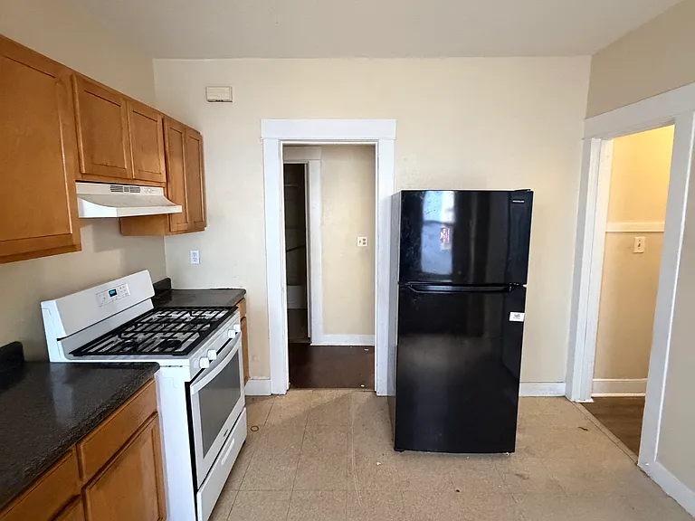 103 Sheffield Ave #1-0 — Photo 2