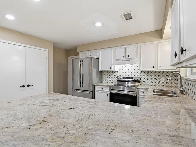 3008 Hunnington Dr — Photo 10