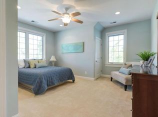 12037 Stuart Ridge Dr, Herndon, VA 20170