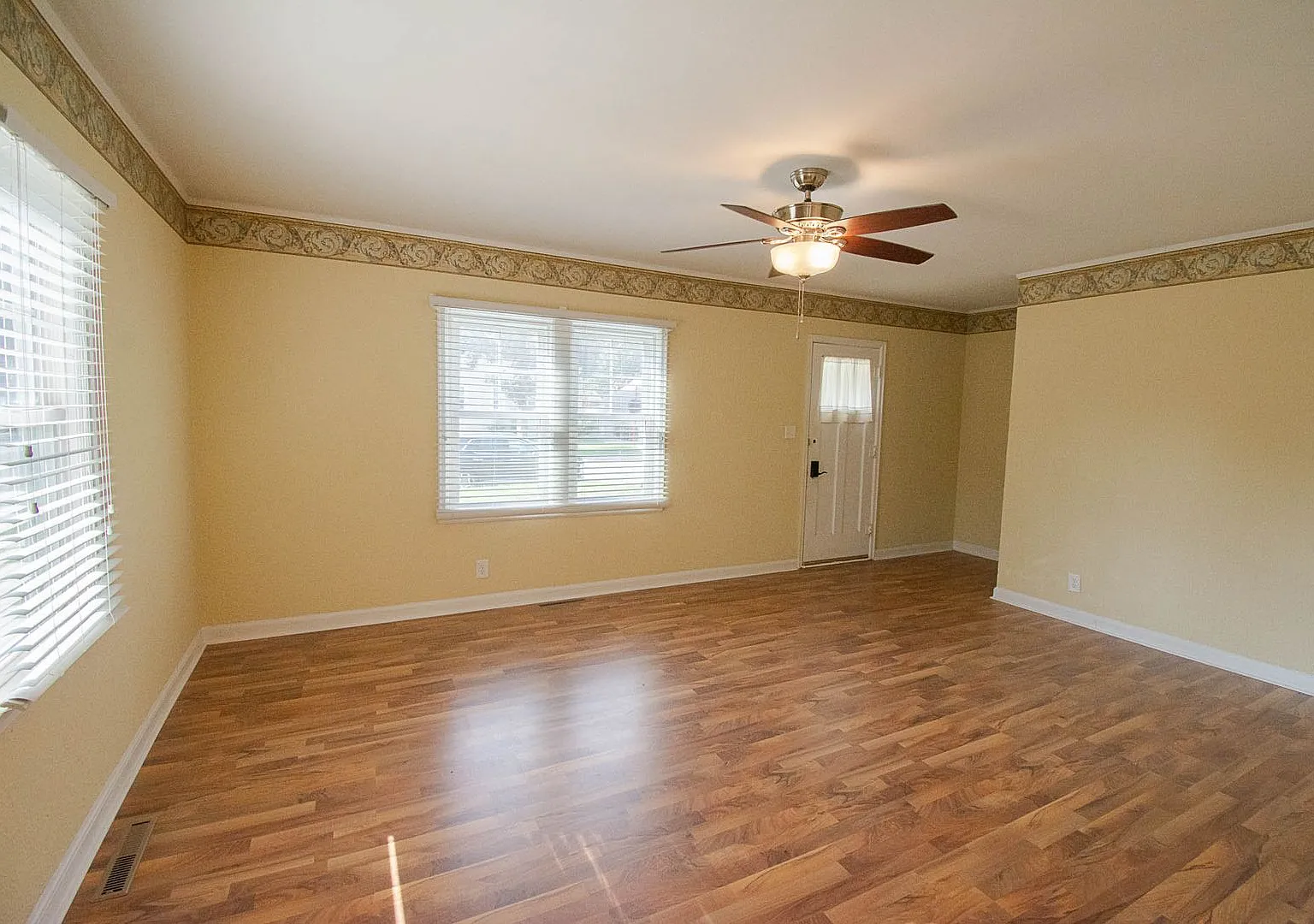 1003 6th St NW/700 9th Ave NW — Photo 3